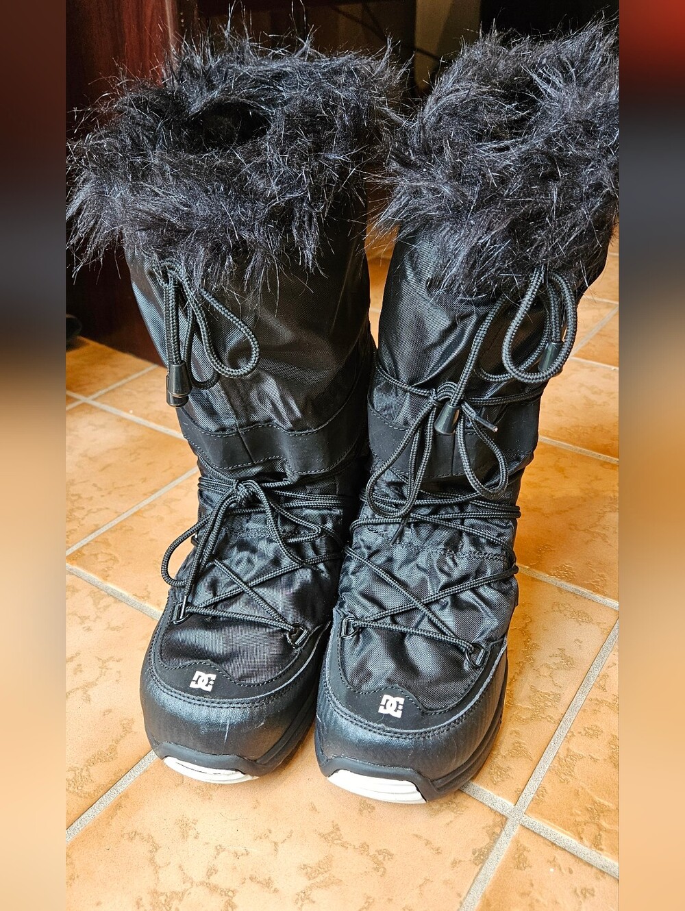 VTG DC Shoes Chalet SE 2.0 Black Snow Moon Boots Faux Fur Rhinestone Y2K - Picture 2 of 13